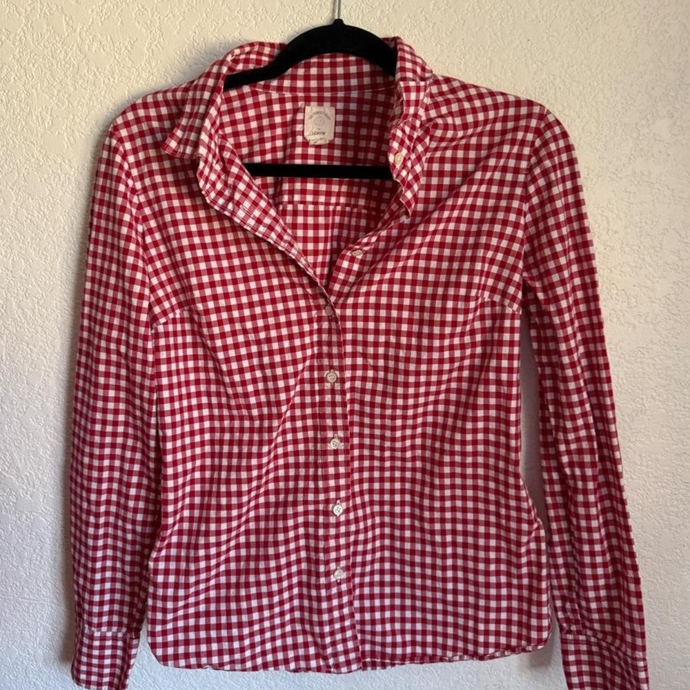 Crew The Perfect Shirt in classic red and white gingham. Lightweight 100%Cotton